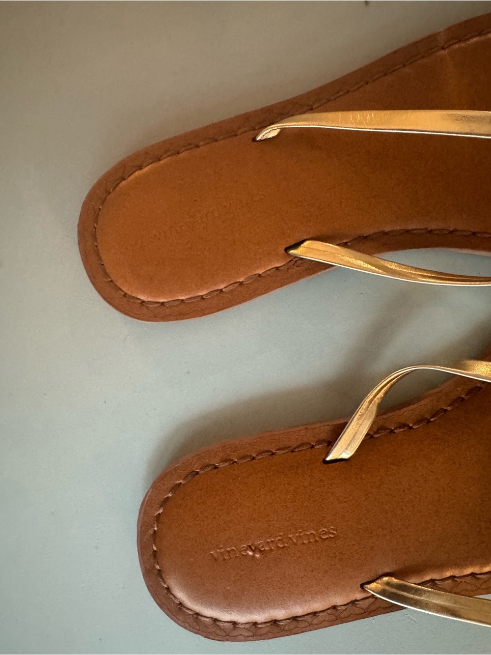 Vineyard Vines Women’s Tan Leather Sandals with Gold Straps Size 8 - Picture 2 of 4